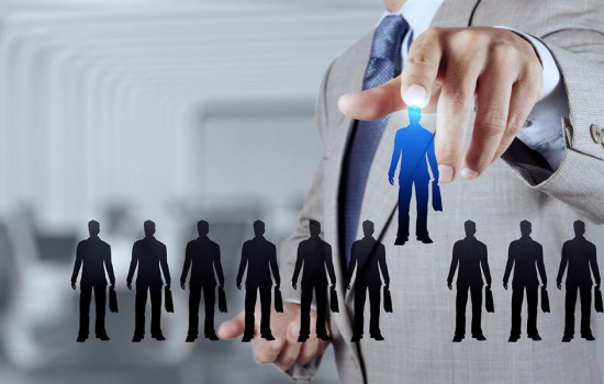 المقابلات والاختيار على أساس الكفاءة